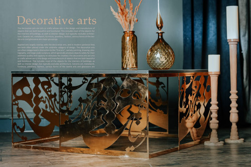 میز جلو مبلی با طرح شعر